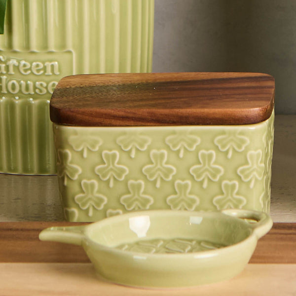 T&G Green House Clover Leaf Butter Dish with Rustic Acacia Lid
