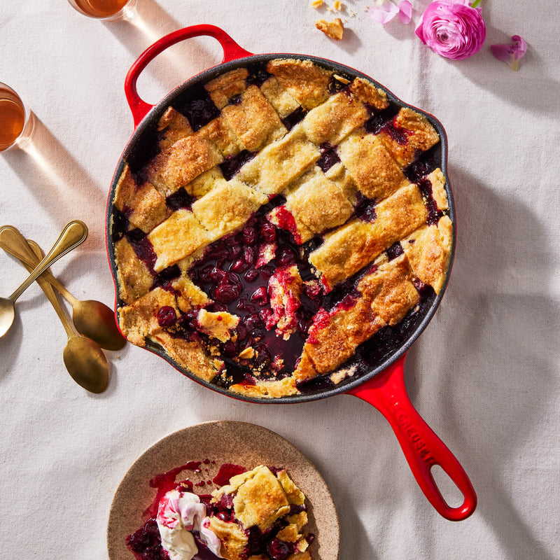 Le Creuset Signature Cast Iron 26cm Round Skillet - Cerise