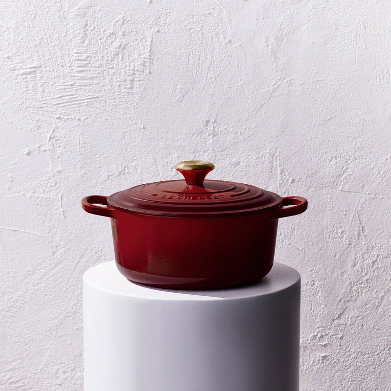 Le Creuset Signature Cast Iron 20cm Round Casserole - Garnet