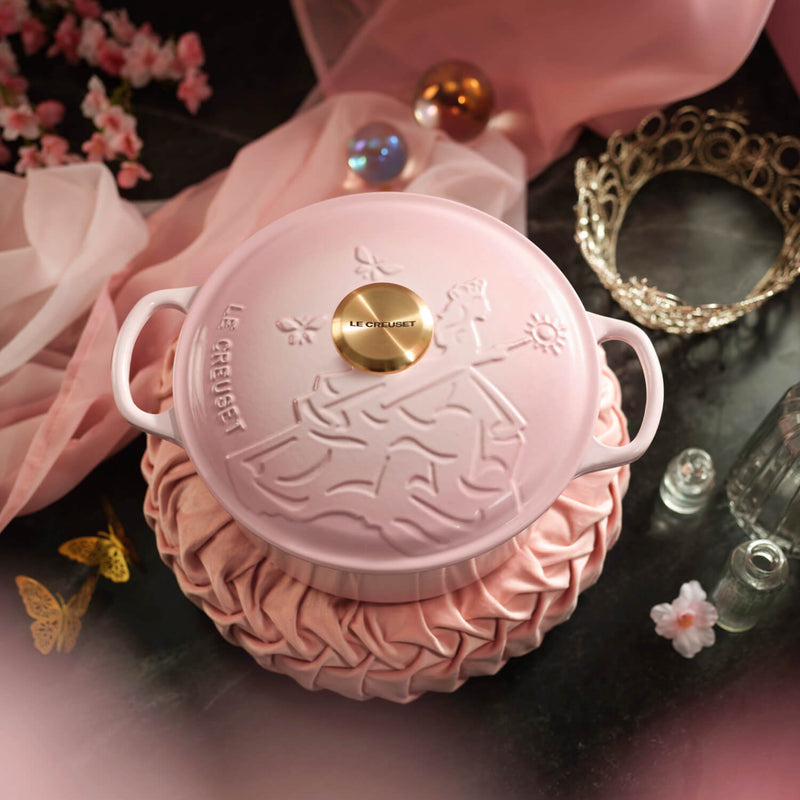Le Creuset x Wicked Limited Edition Glinda Signature 24cm Cast iron Round Casserole - Shell Pink