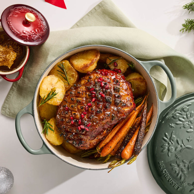 Le Creuset Signature Noel 24cm Cast Iron Round Casserole - Thyme