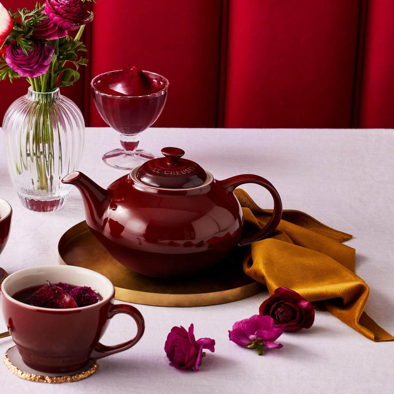 Le Creuset Stoneware Classic Teapot - Garnet