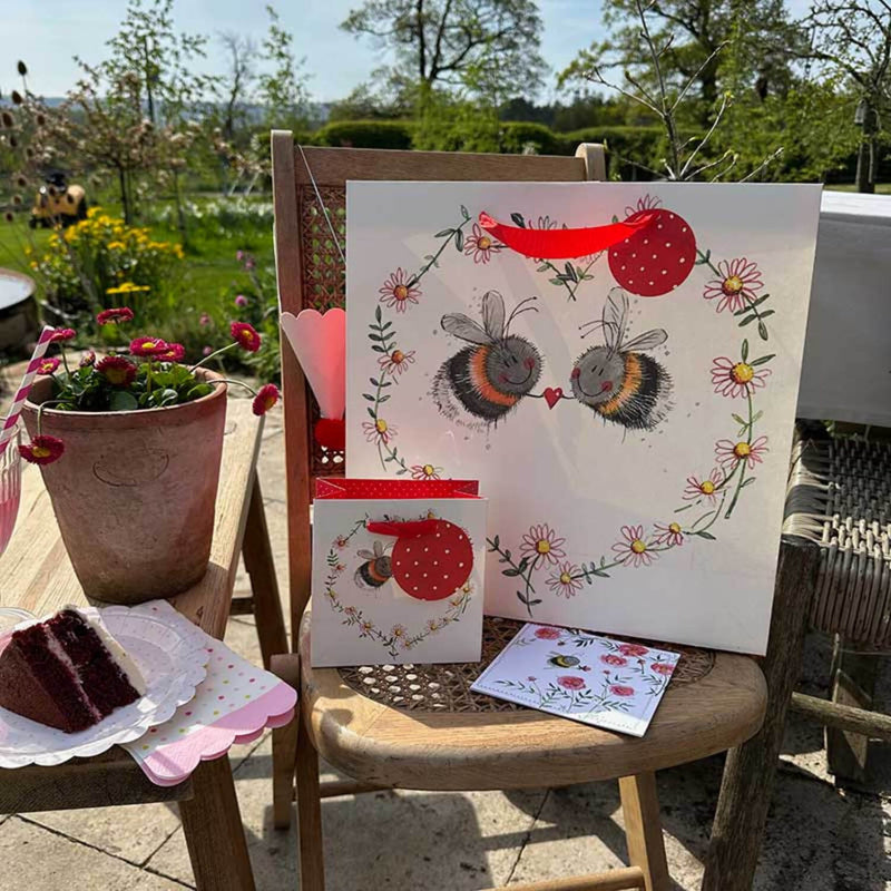 Alex Clark Medium Gift Bag - Bee Heart