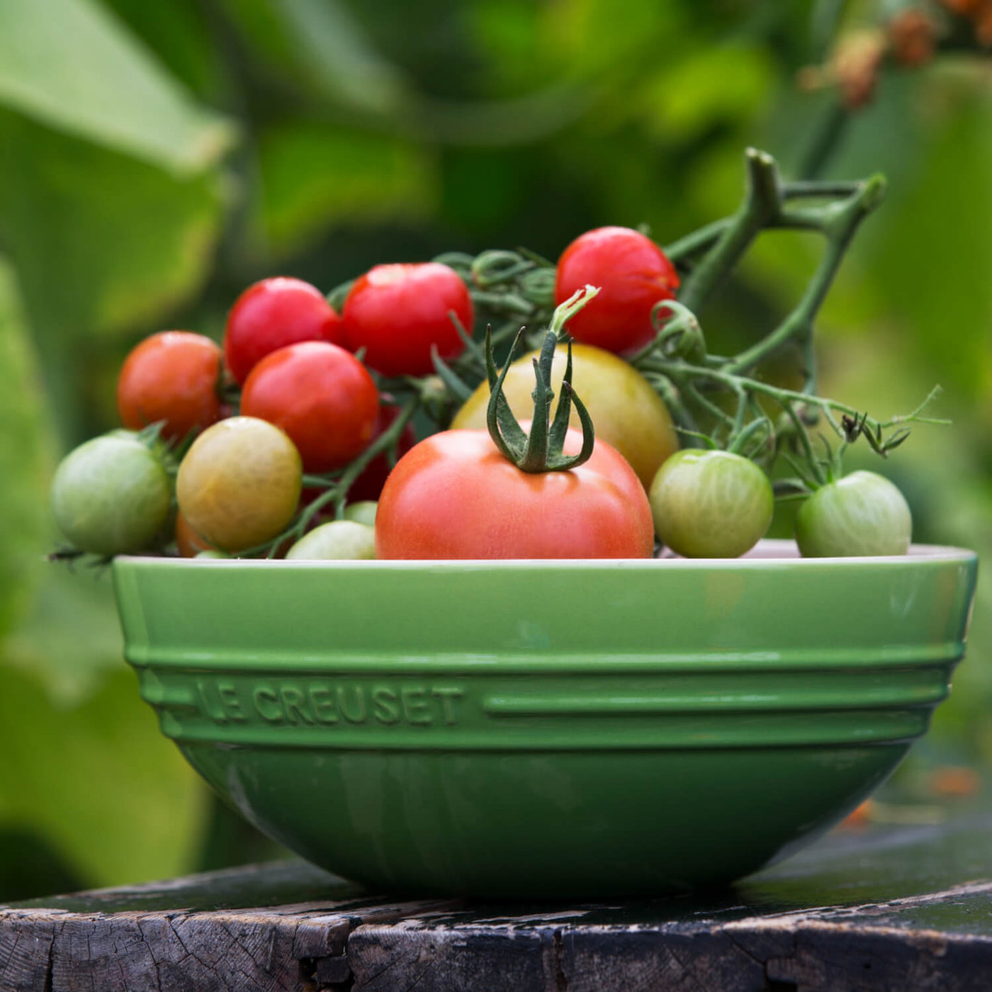 Le creuset serving bowl sale
