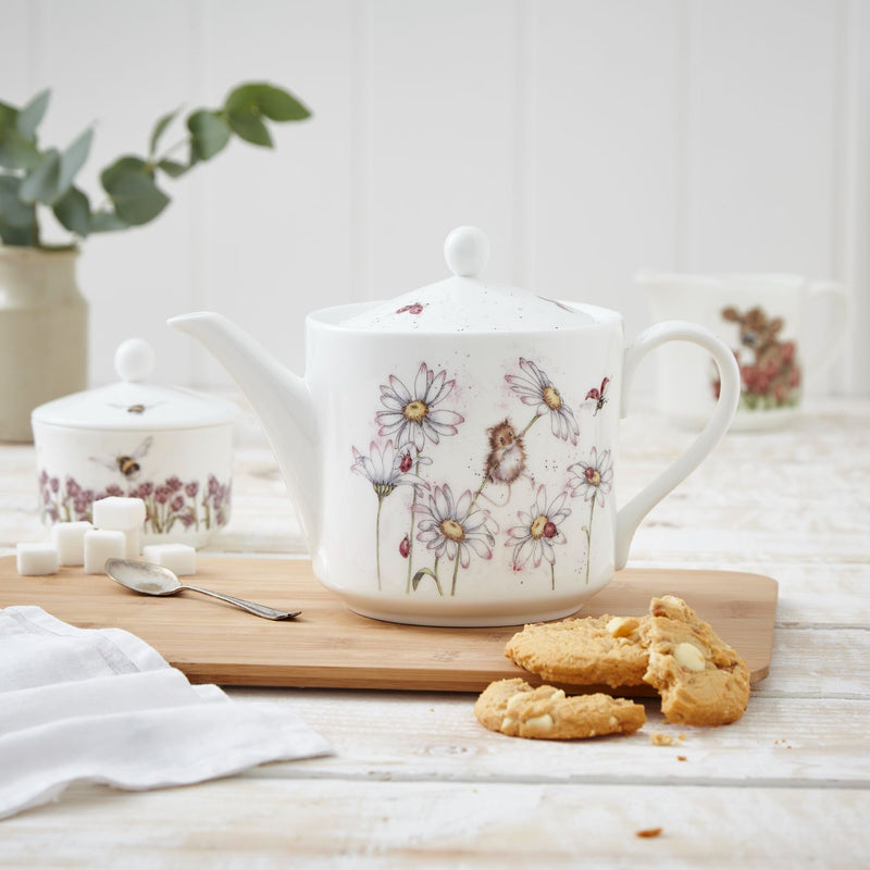 Wrendale Designs by Hannah Dale 2 Pint Teapot - Oops A Daisy