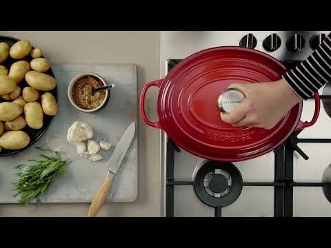 Le Creuset Signature Cast Iron 23cm Oval Casserole - Meringue